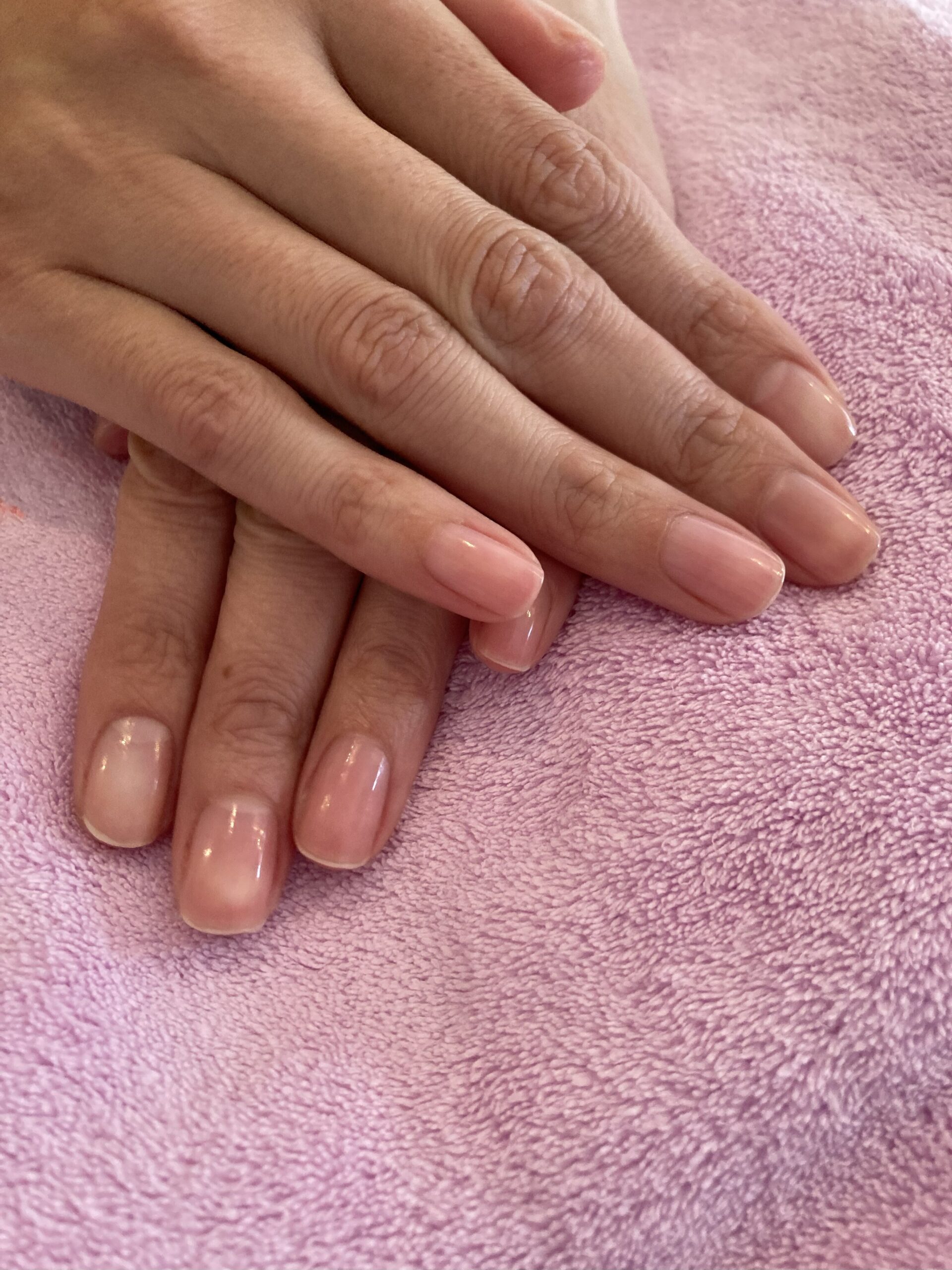 【お客様の声】介護職・50代女性「自分の手を見て元気をもらえました」福岡市のオフィス訪問ネイルケア